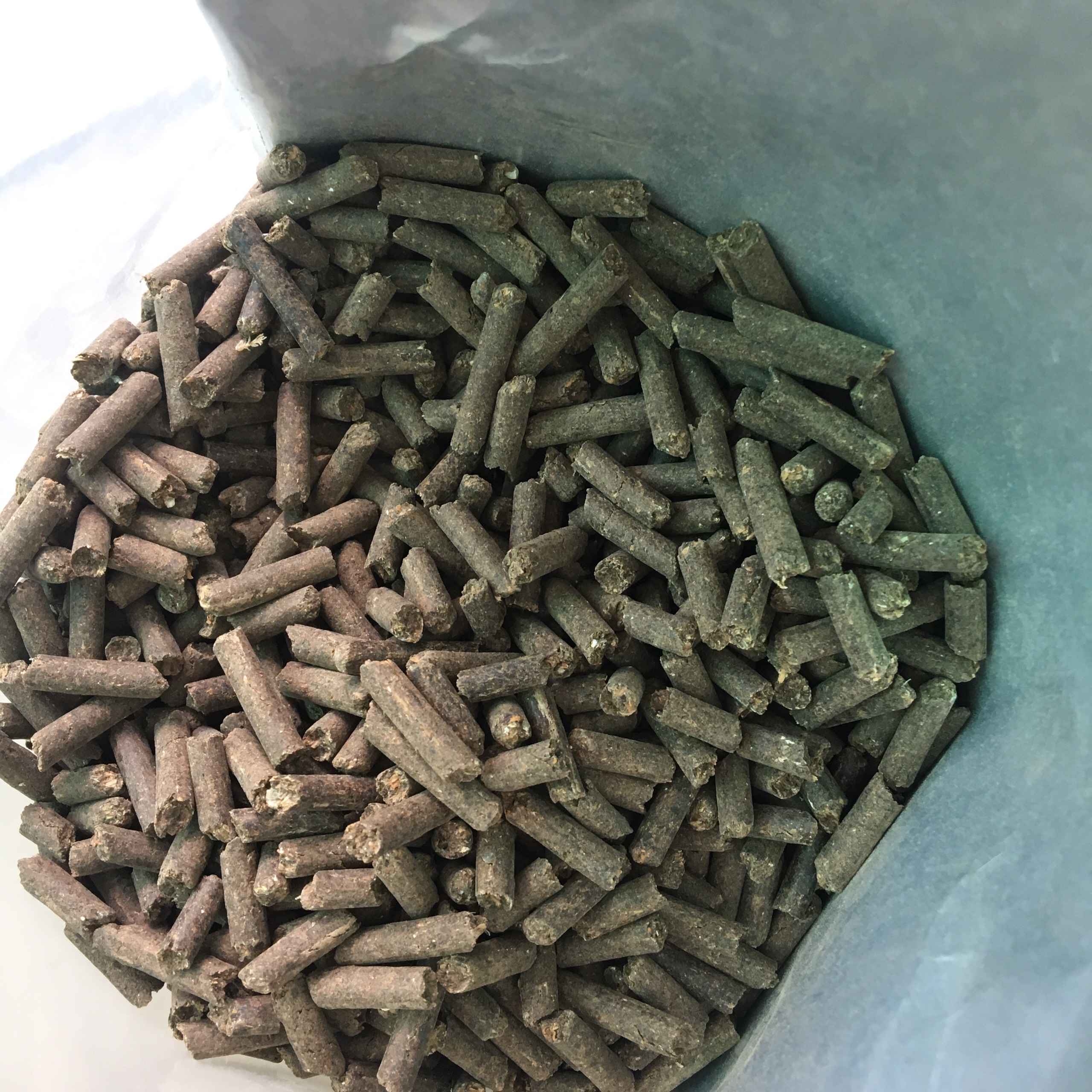 PHÂN BÓN HỮU CƠ GÀ CHO RAU SẠCH HOA HỒNG CÂY KIỂNG TÚI 1KG