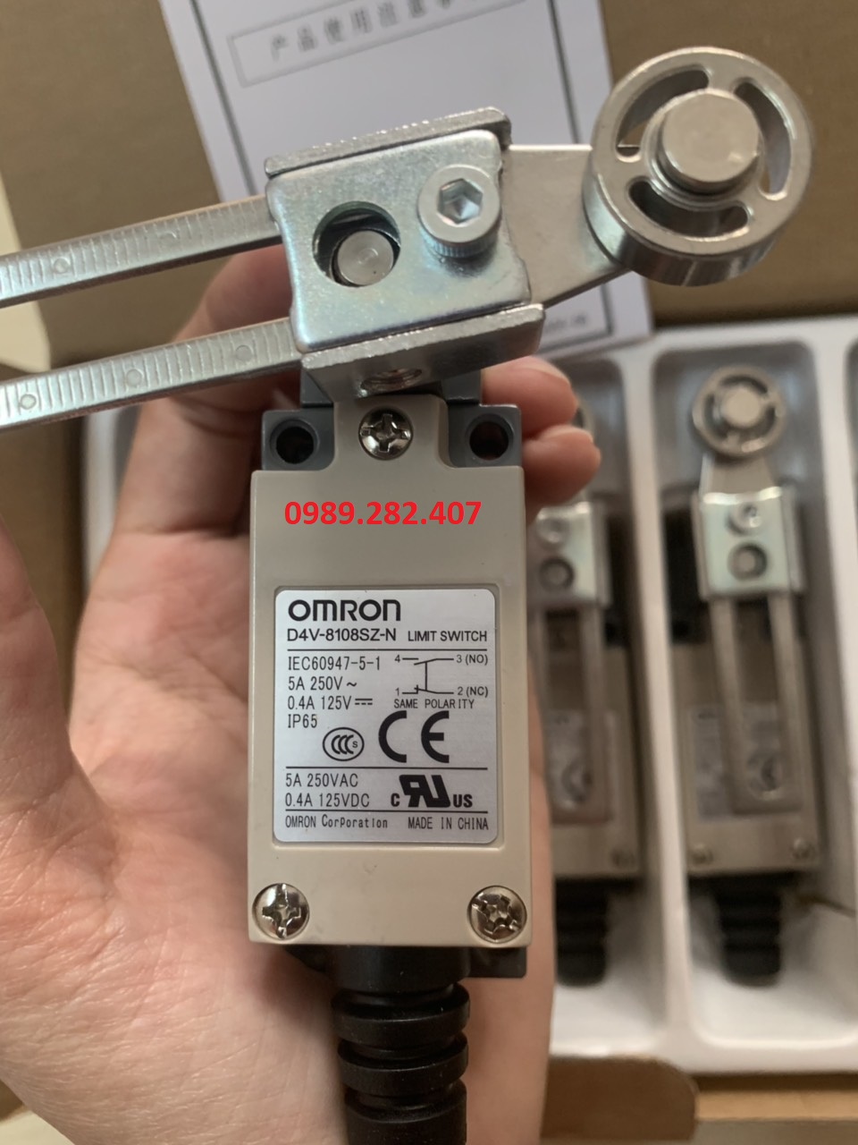 Công tắc hành trình d4v-8108sz-n
