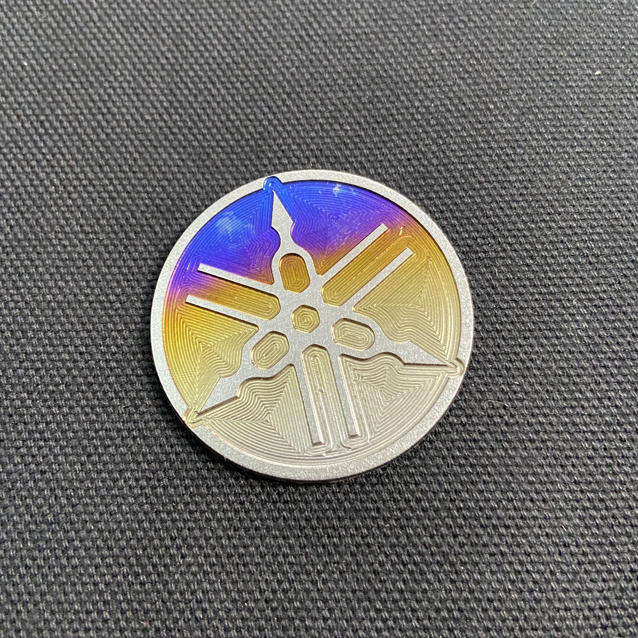 [NHỎ NHƯNG CÓ VÕ] HUY HIỆU LOGO YAMAHA CỠ LỚN TITAN TRANG TRÍ DÁN XE SIÊU CHẮC (DÁN MẶT NẠ TRƯỚC)