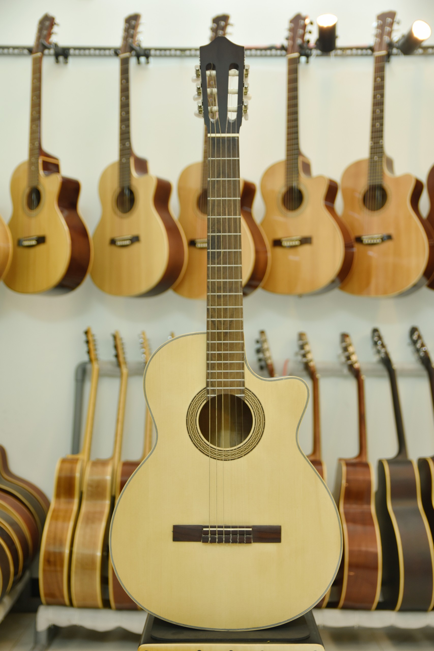 Đàn Guitar Classic - Gỗ Hồng Đào - DT-C16c - Tặng kèm bao da và phụ kiện