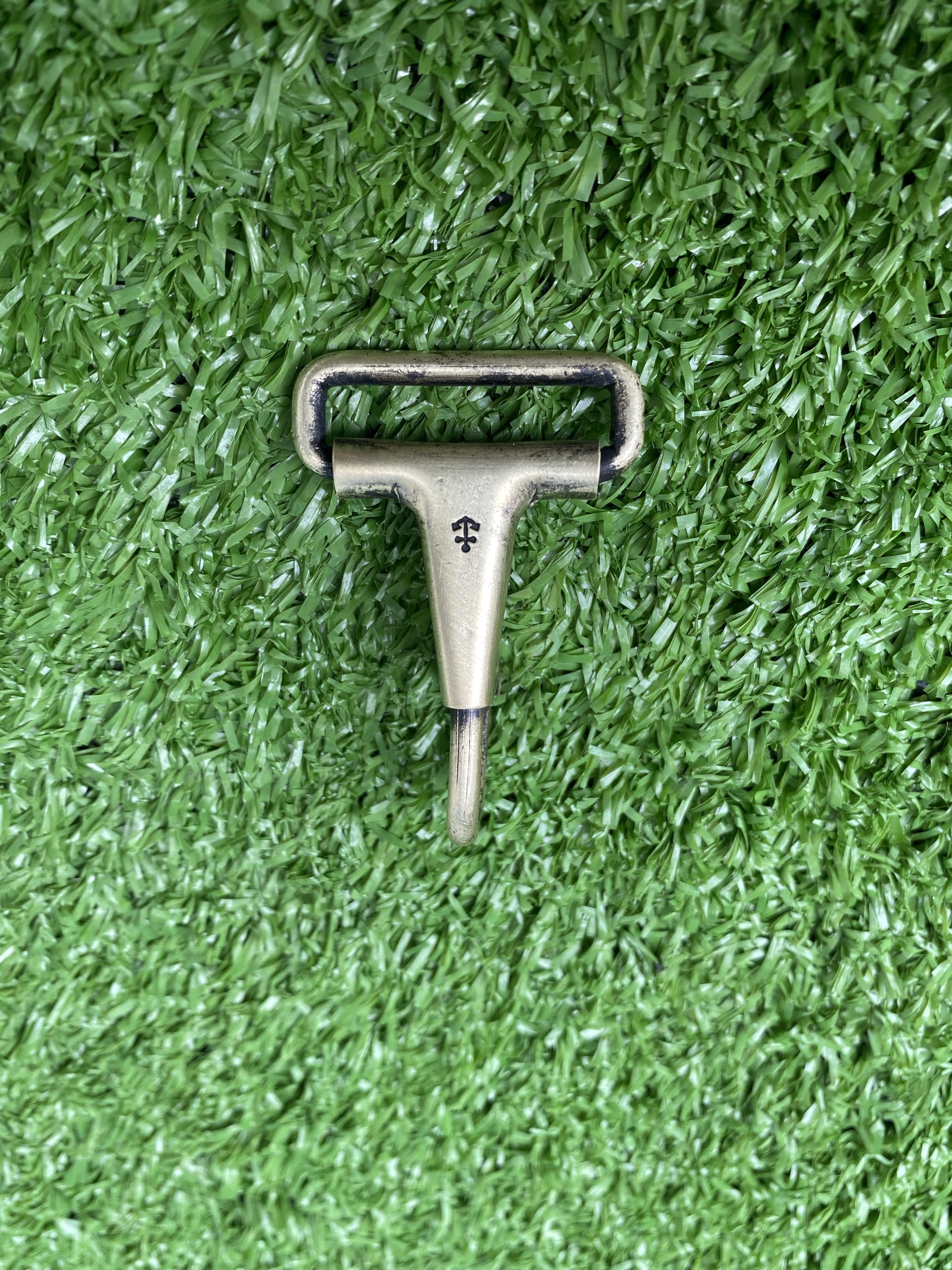 NÓC BẬT US MỎ NEO US