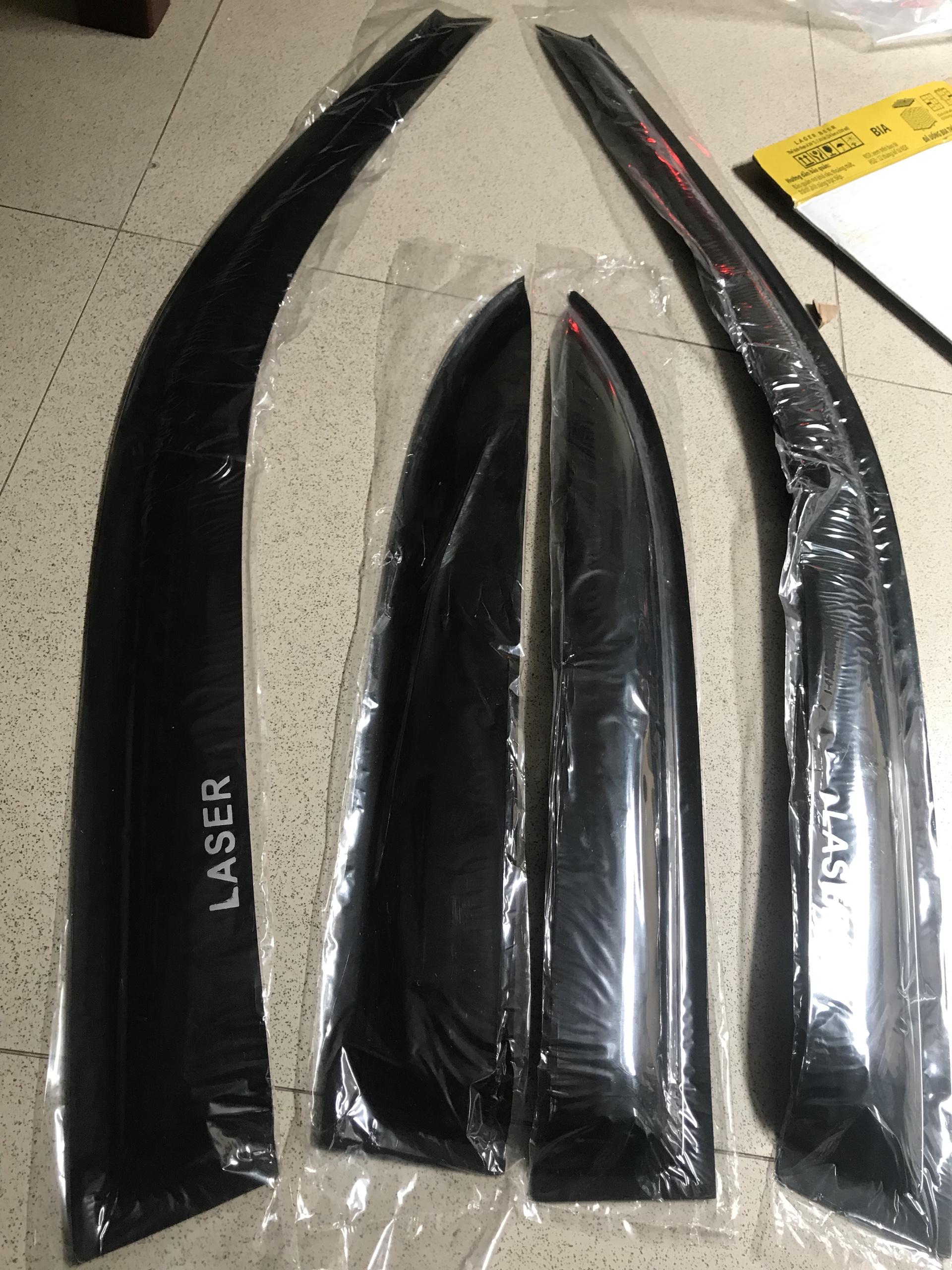 Bộ vè mưa đen xe Ford laser, Mazda 323