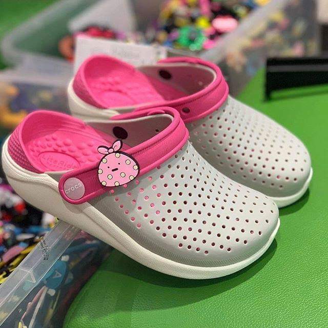 SỤC CROCS-LITERIDE TRẺ EM MÀU XÁM LÓT HỒNG