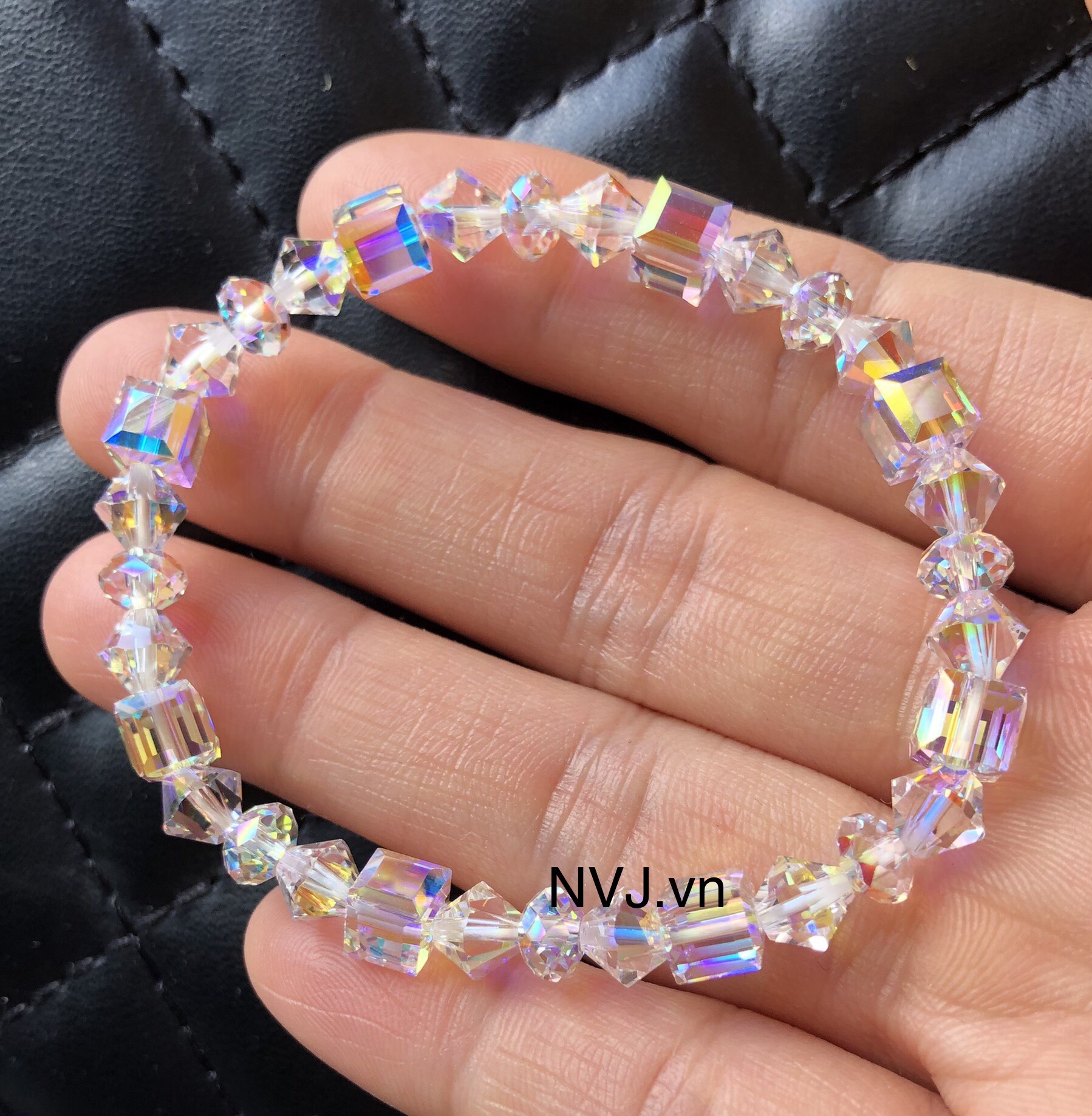 Vòng tay pha lê swarovski crystal hạt vuông 6ly 5601, banh cam 5040 001ab
