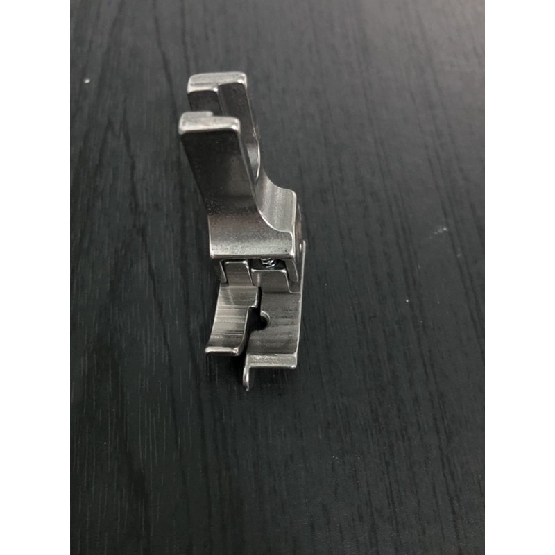 [HCM]Chân vịt mí lọt khe máy 1 kim công nghiệp