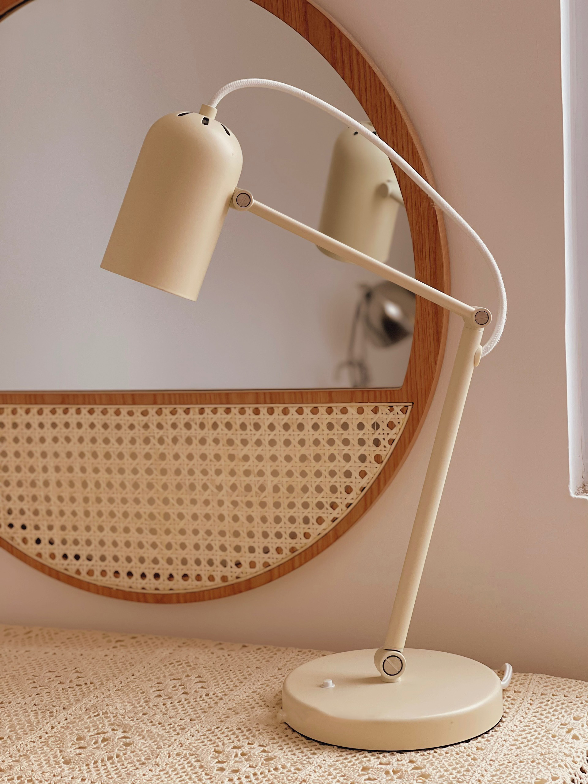 Đèn bàn học, làm việc tolft ikea