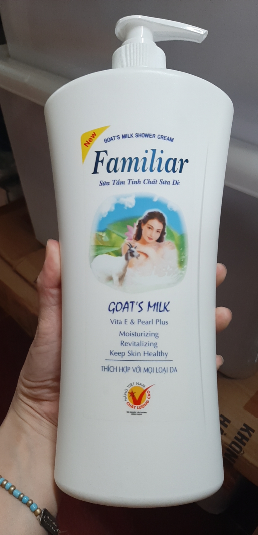 Sữa tắm tinh chất sữa dê familiar 1100ml