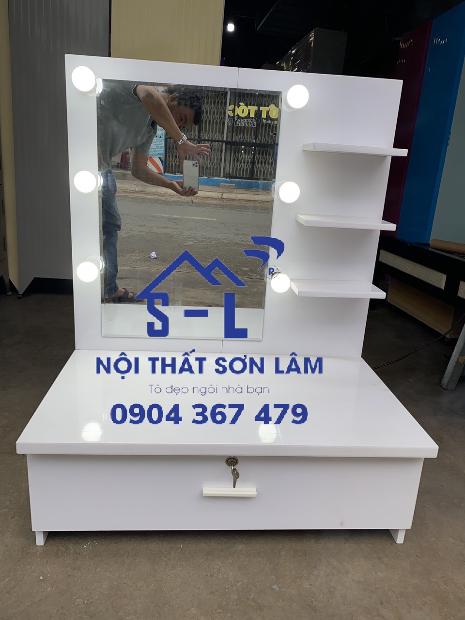 Bàn trang điểm nhựa bệt gương vuông + đèn led