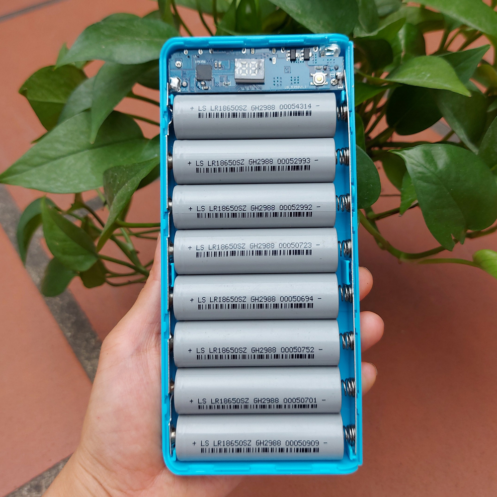 Hộp sạc pin điện thoại box sạc dự phòng 8 Cell pin 18650 mạch sạc dự phòng không kèm pin