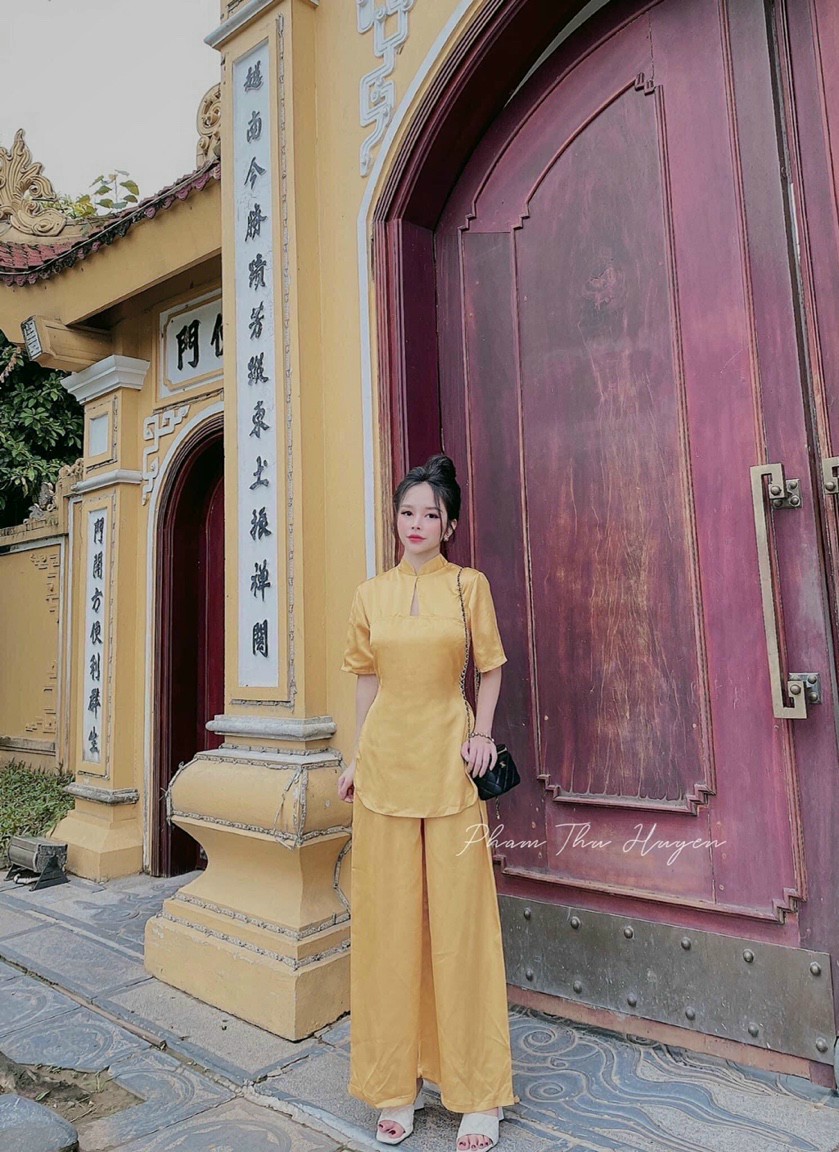 Đồ lam nữ đi chùa vai lua mat