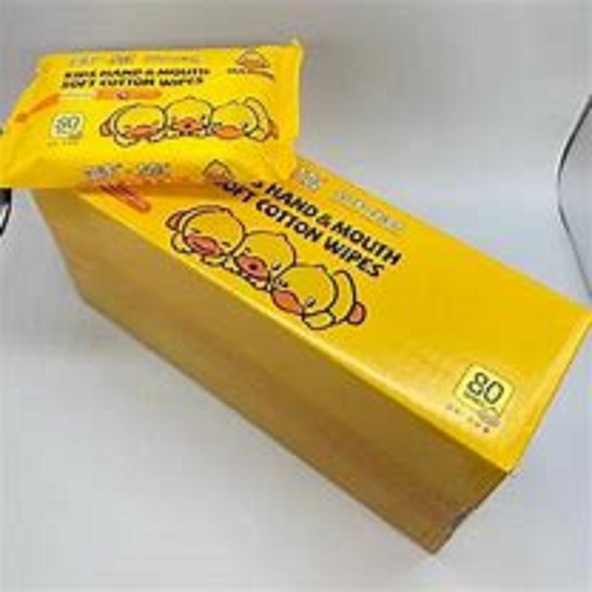 Thùng 10 gói khăn giấy ướt vịt vàng / gấu dâu- 1 gói 80 tờ