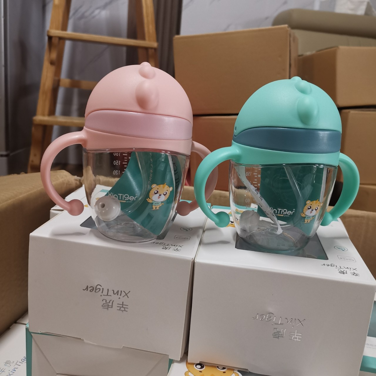 Bình tập uống nước chống sặc Xin Tiger cho bé chất liệu Tritan an toàn tuyệt đối  - bình tập uống, cốc tập uống, cốc tập hút