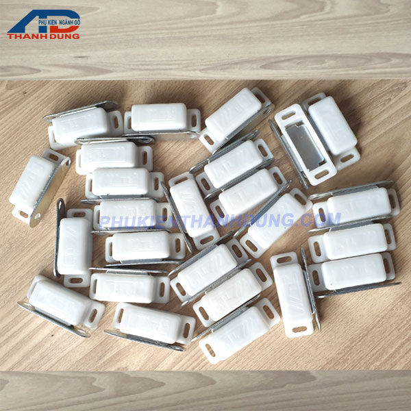 Cục hít cánh cửa tủ
