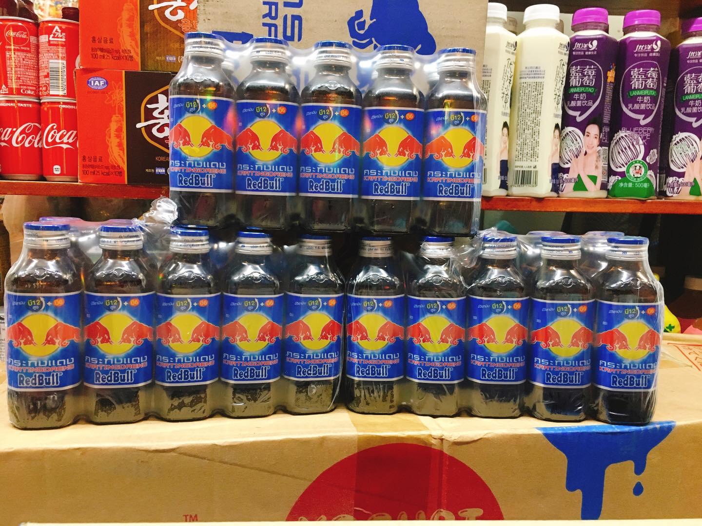 Chai nước tăng lực red bull thái lan