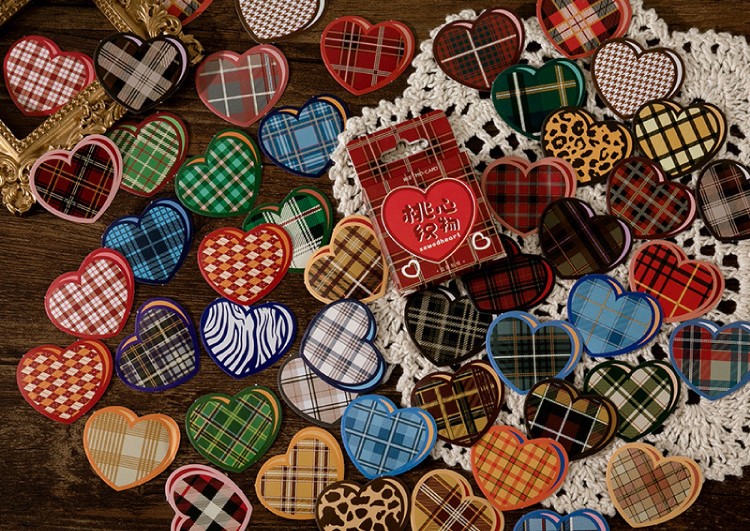Hộp 45 stickers họa tiết trái tim ca rô