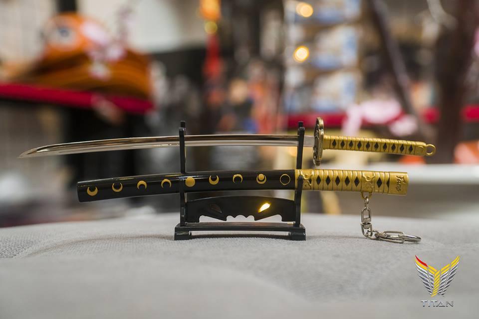 Móc khóa katana nhật nguyệt