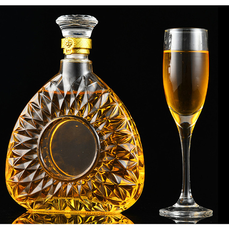 Chai thủy tinh xo đựng rượu 750ml, chai xo tam giác cao cấp