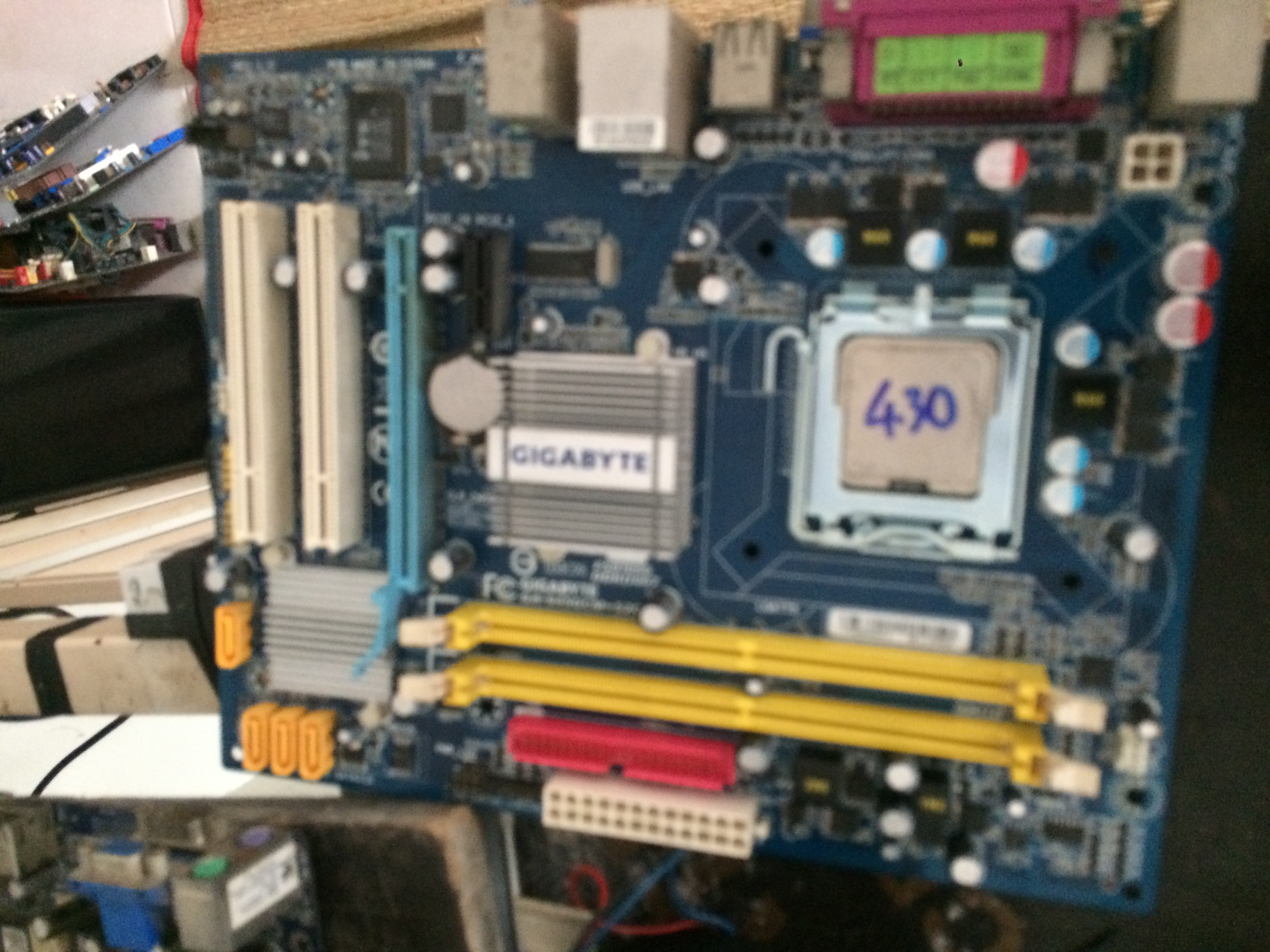 Main giga 945 co fe nhu new