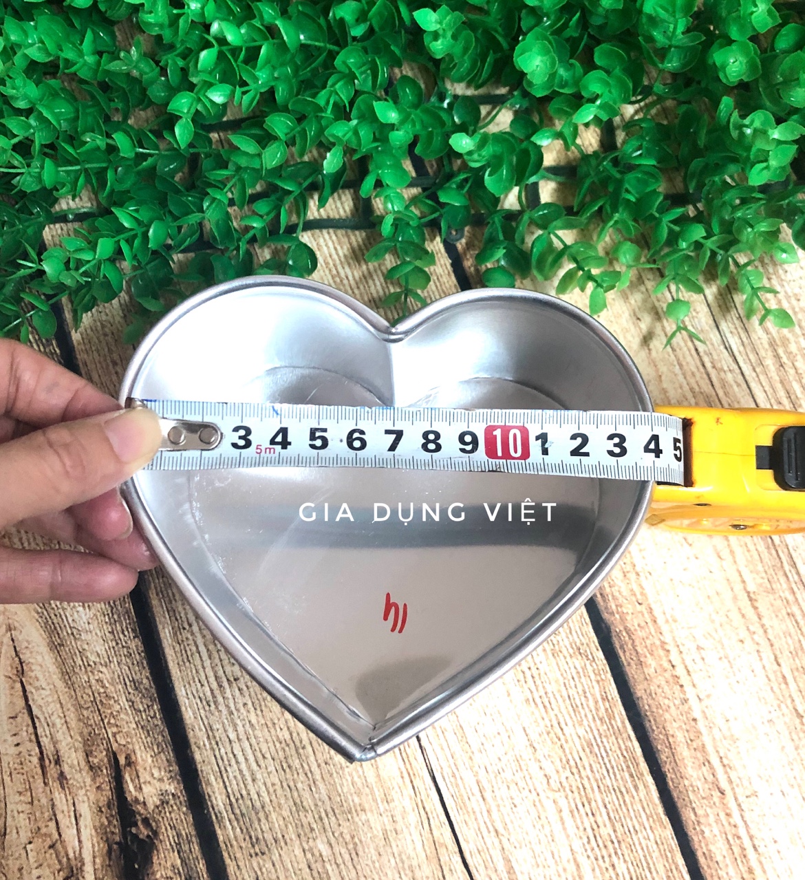 Khuôn làm bánh bông lan, Gato, Gateau … Hình trái tim - Khuôn dầy nhiêu size -  Dụng cụ làm bánh chất liệu nhôm bóng dễ vệ sinh, chịu nhiệt tốt và an toàn.