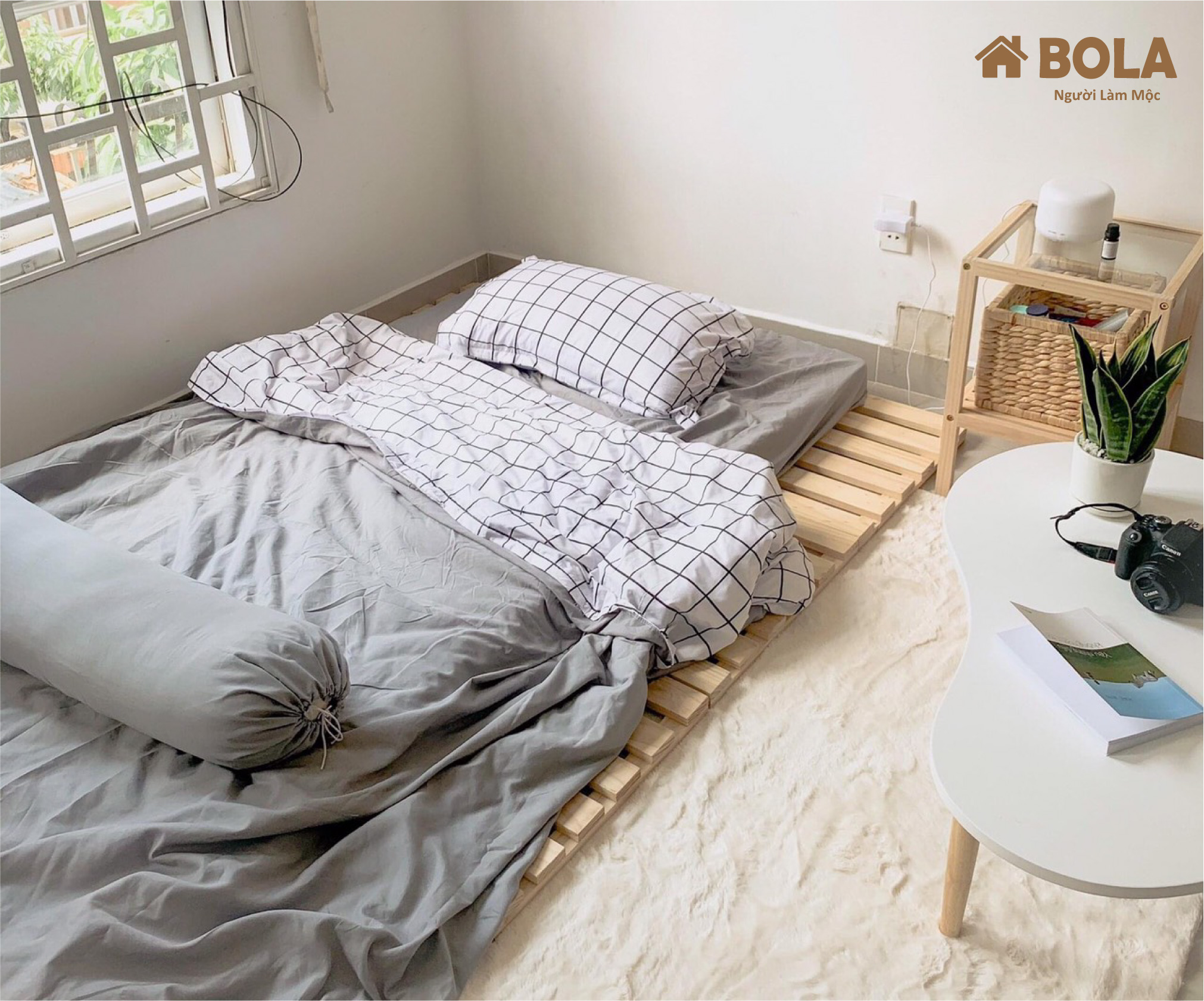 Giường ngủ 2m*2m2 pallet gỗ thông gấp gọn bola ngoại cỡ