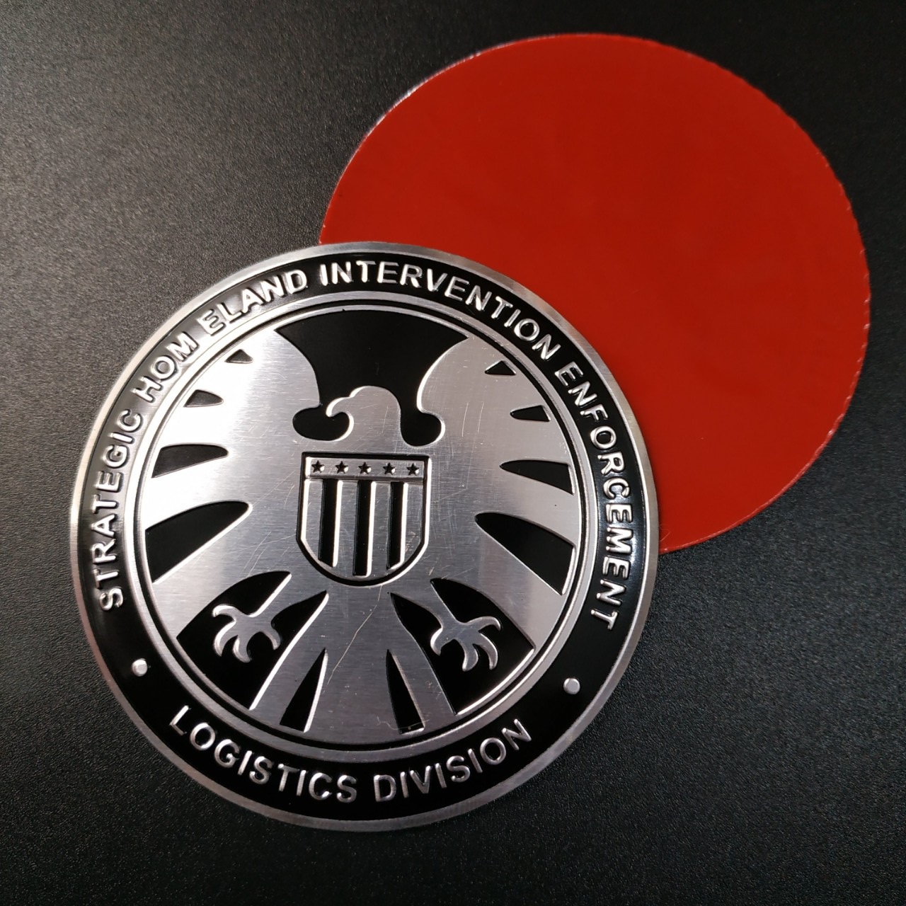 Tem nhôm dán xe SHIELD-02 tròn 7.5cm nền đen đại bàng trắng - mẫu 02