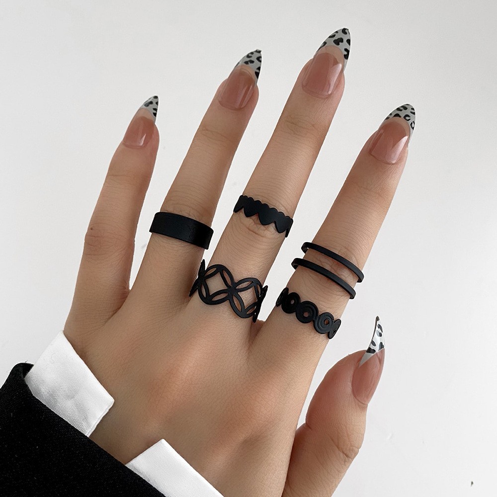 Set nhẫn Bell Mew 5 món màu đen cá tính dập hoa tiết độc đáo NHAN89