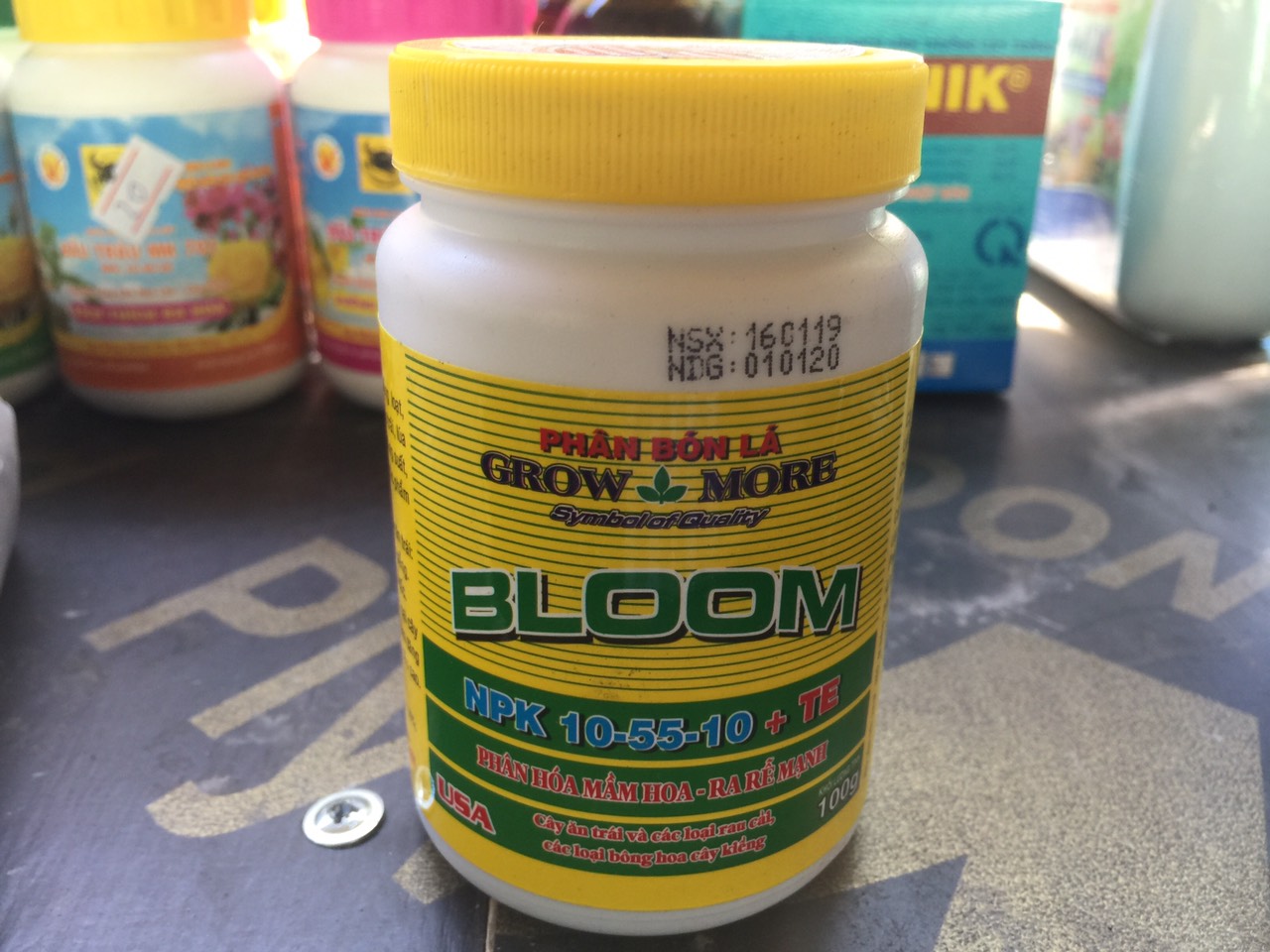 Phân bón lá siêu lân thúc ra hoa grow more 10-55-10 100g