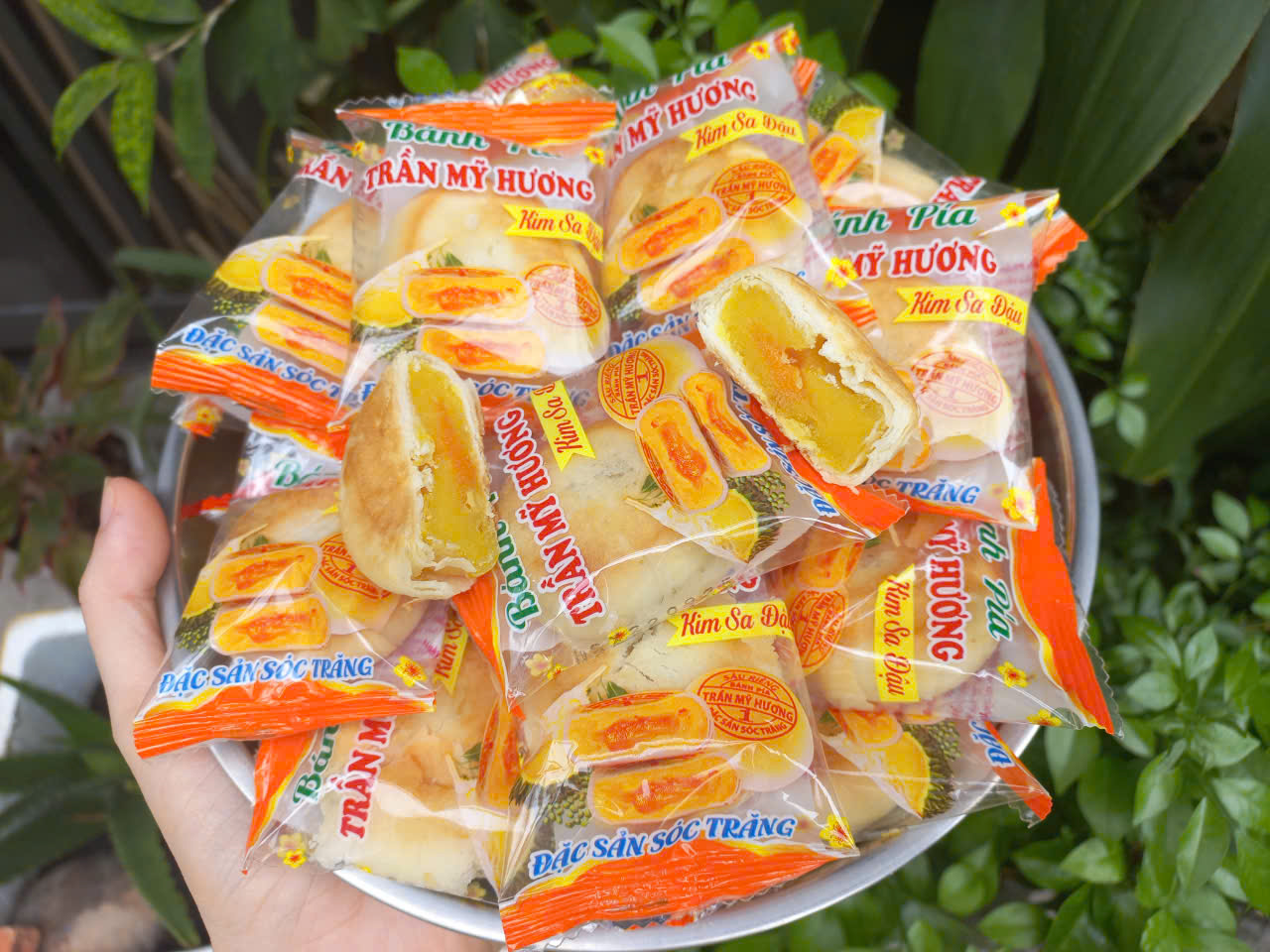 Bánh pía kim sa trứng muối tan chảy 500G - Bánh kẹo đồ ăn vặt cake food