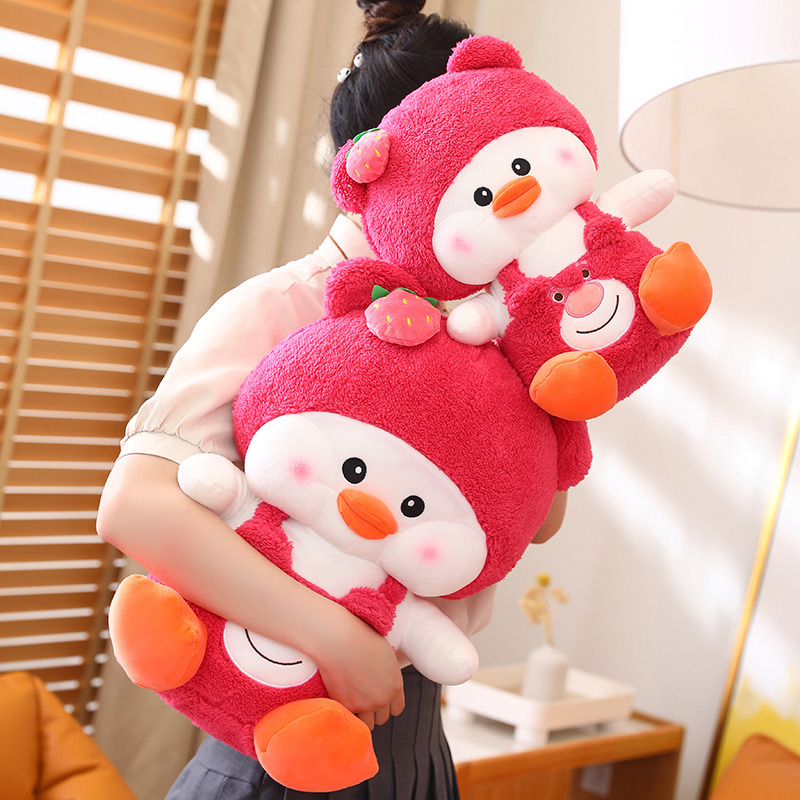 Gấu bông vịt má hồng mặc áo gấu dâu lotso mẫu mới lông mịn gấu bông cute cho bé
