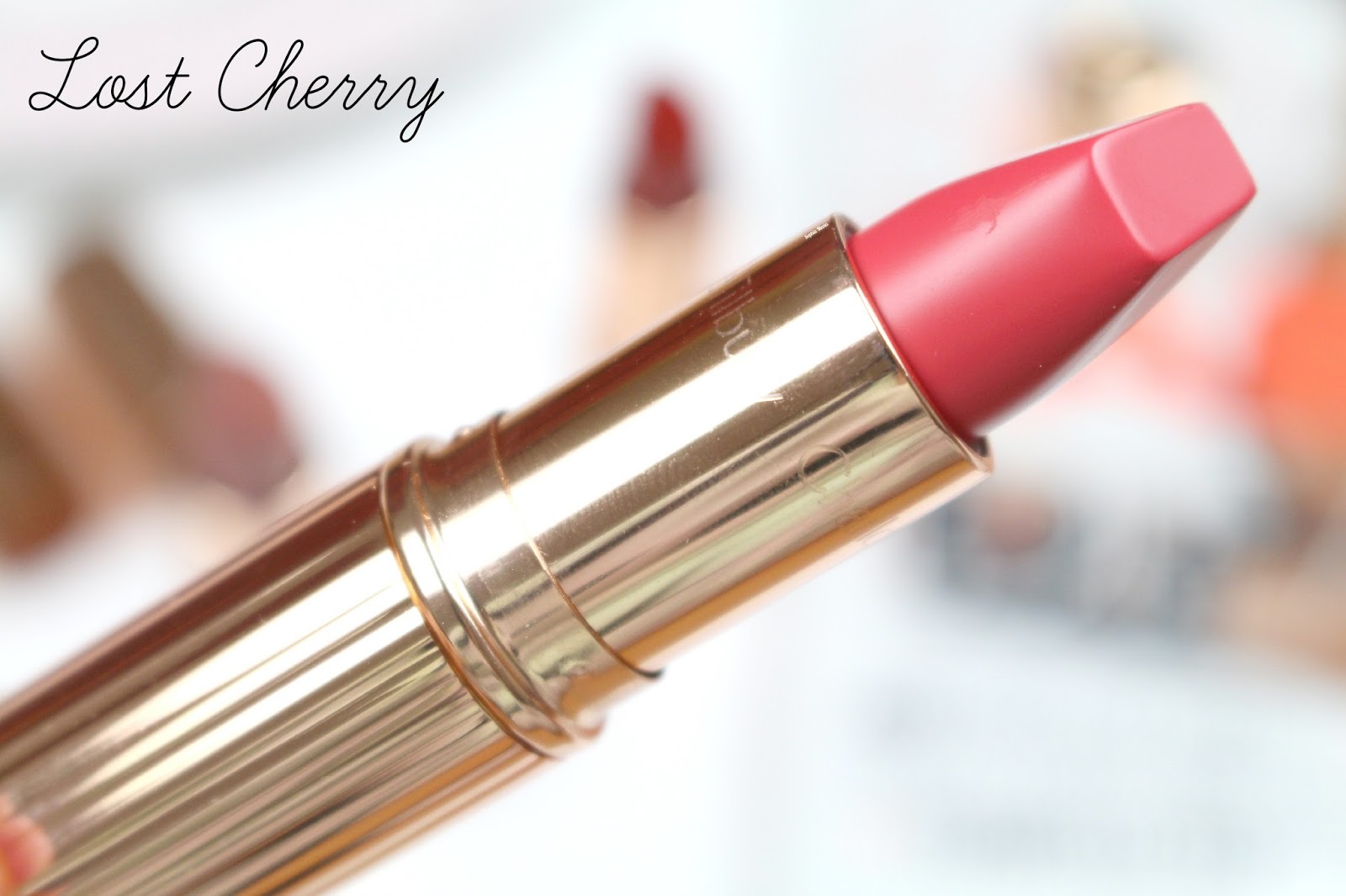 Son Charlotte Tilbury Matte Revolution – Lost Cherry