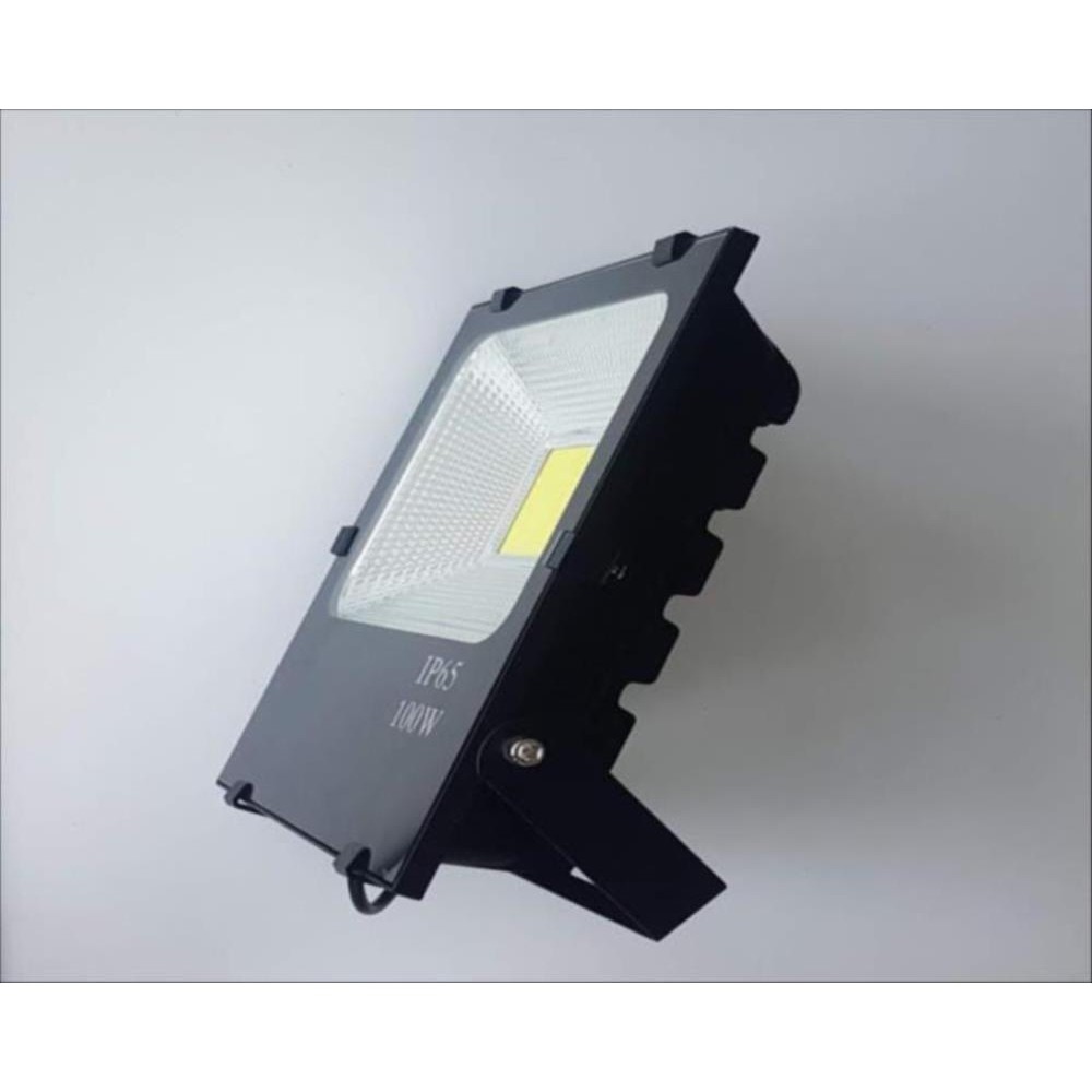 Đèn pha LED 100W IP65  lắp ngoài trời