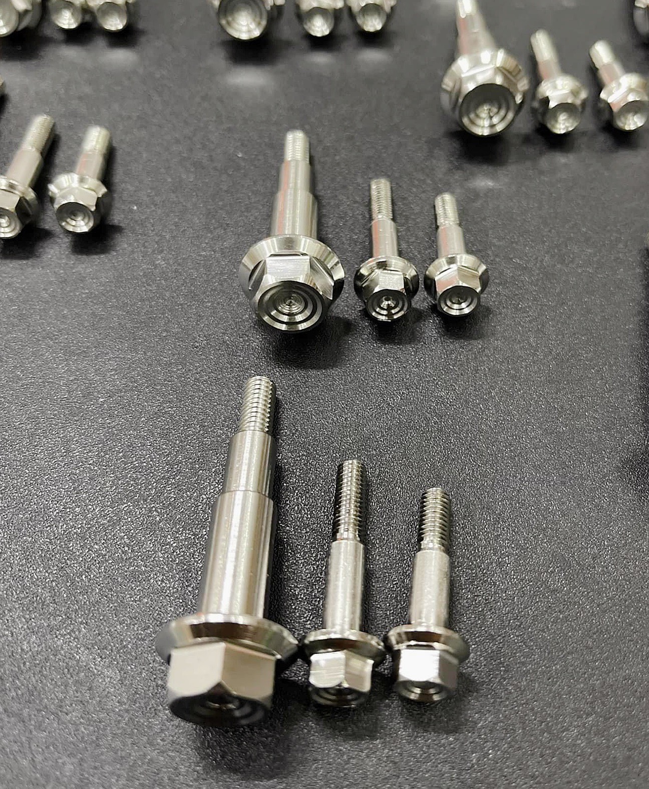 Bộ 3 ốc tay thắng inox không bán lẻ gắn cho xe vario, ab