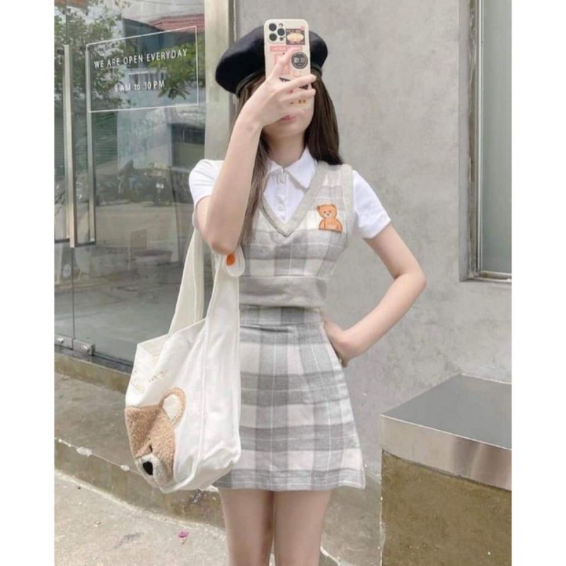 Sét váy gấu 3 món gồm chân váy + áo polo + gile siêu hót