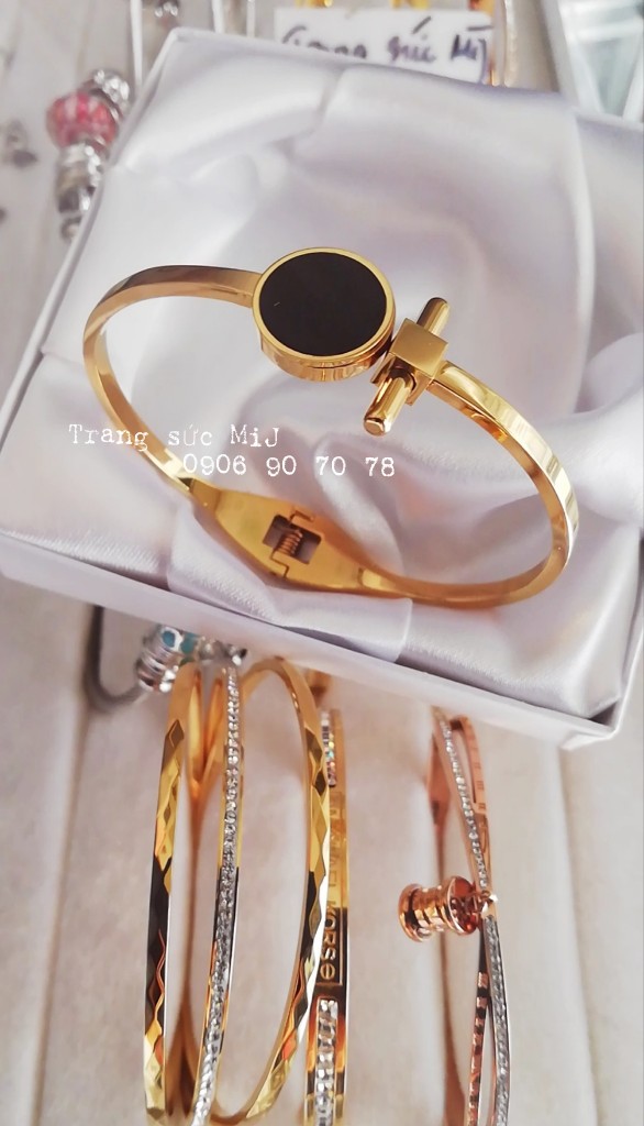 Vòng tay tian mạ vàng mặt tròn đen