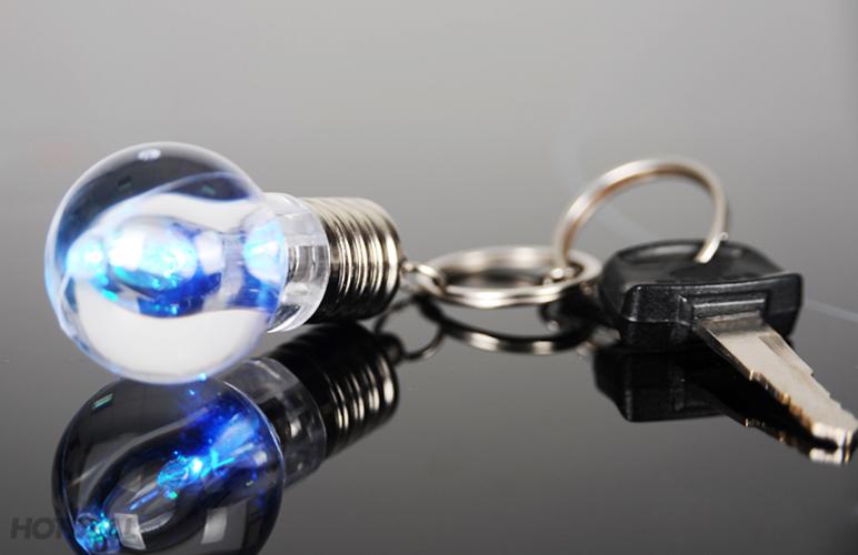 Móc khóa bóng đèn có led 7 màu