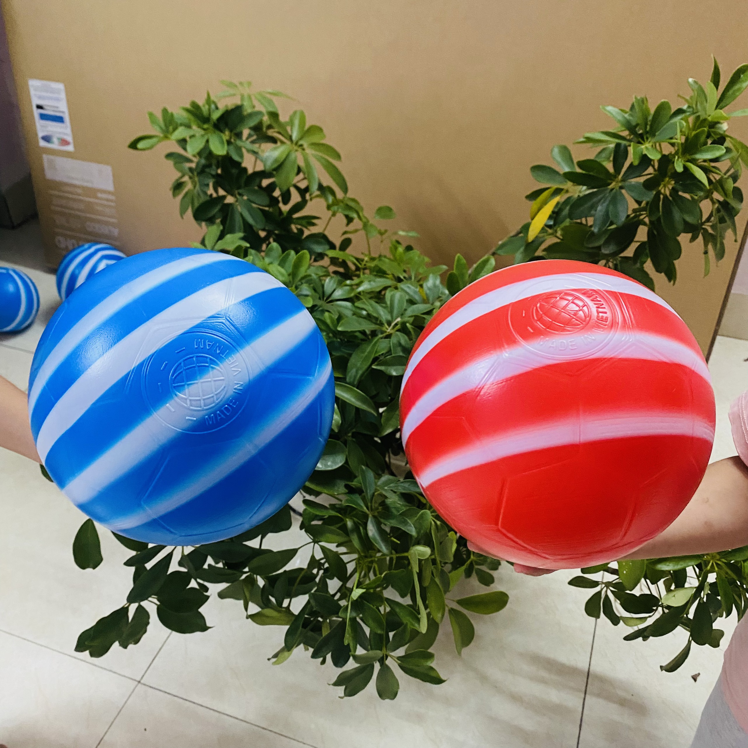  Bóng nhựa kẻ sọc 15cm-18cm Hàn-Việt cao cấp bóng nhựa Hàn an toàn cho Bé bóng nhựa vận động đá bóng đồ chơi cho bé 