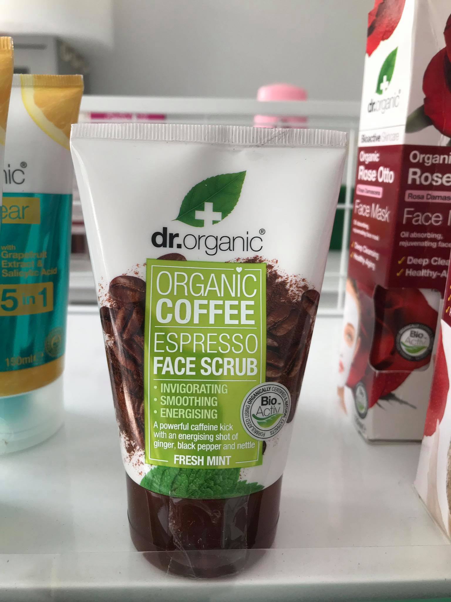 [HCM]Sữa rửa mặt có hạt từ coffee/ lá trà xanh Dr. Organic