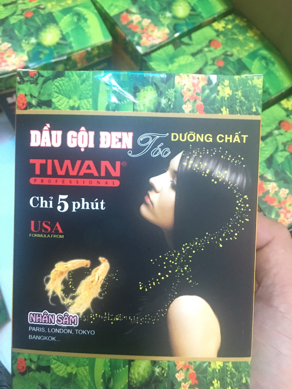 Hộp Dầu Gội là đen tóc tiwan