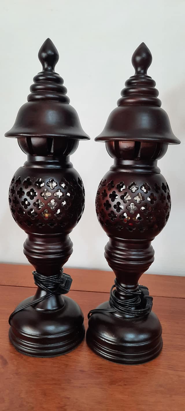 Cặp đèn thờ tổ ong bằng gỗ cao cấp cao 36 cm
