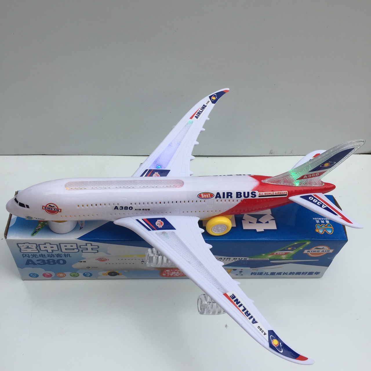 Đồ chơi máy bay Airbus A380 chạy pin, có âm thanh và ánh sáng siêu hot