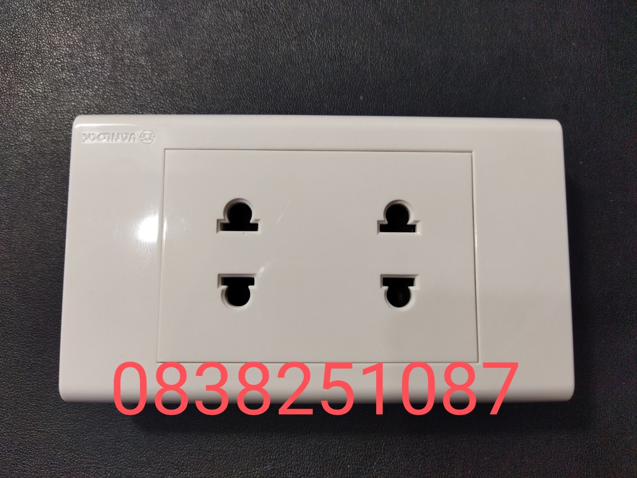 Mặt 2 ổ cắm - 2 chấu - 16a