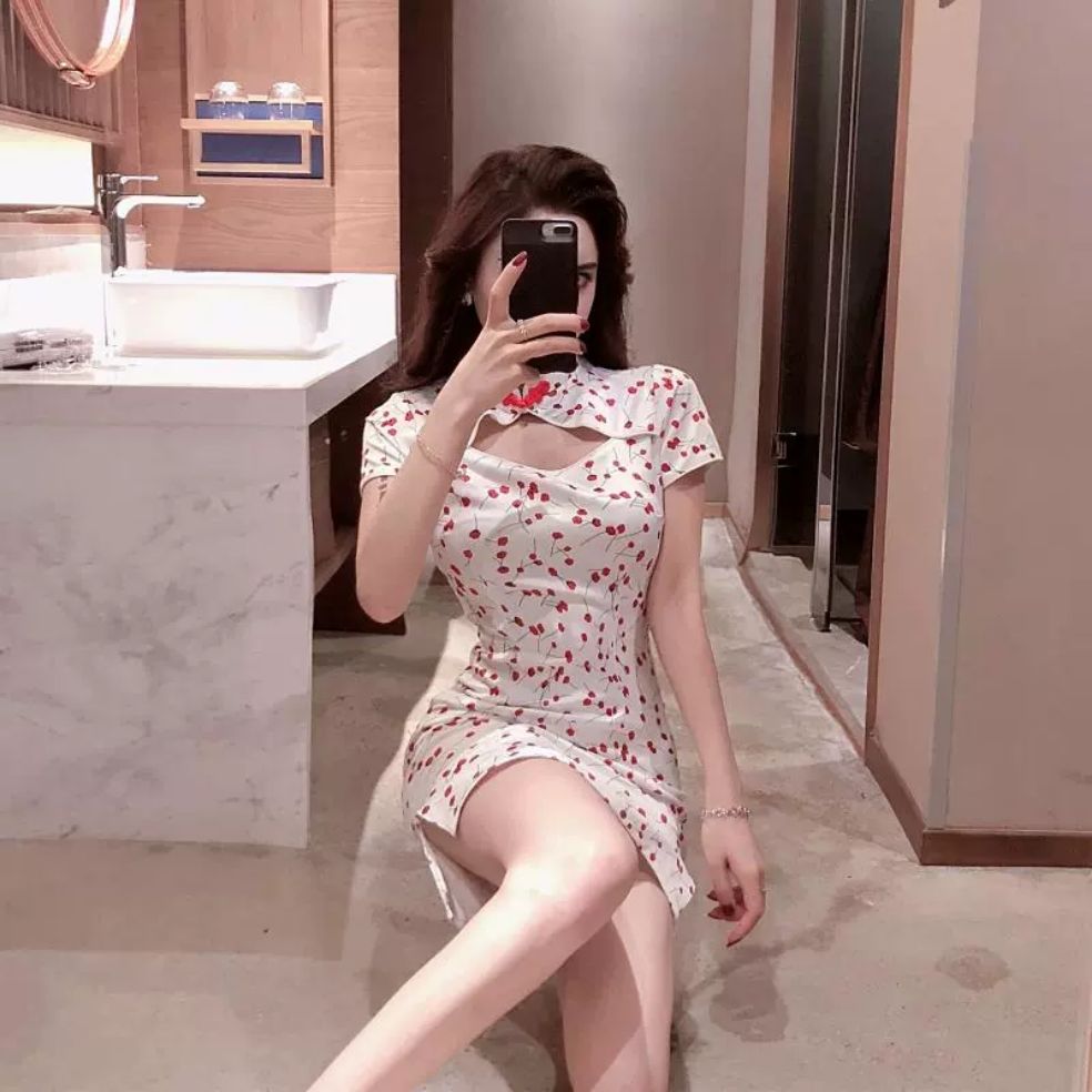 Miễn Síp / chất siêu đẹp , đầm sườn xám xẻ ôm body hoa đỏ nhí trung hoa dành cho nữ dự tiệc