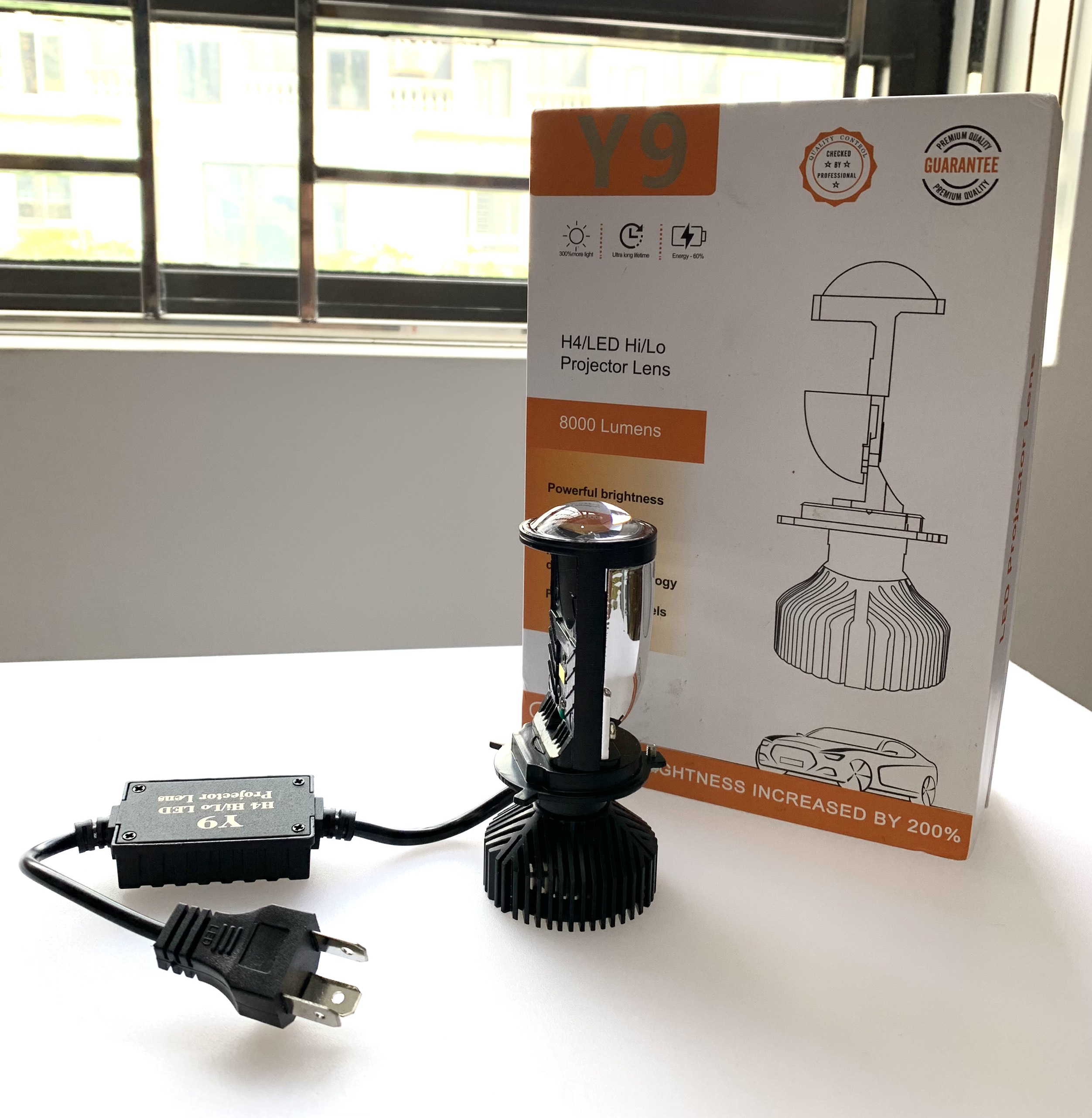 Đèn pha LED bi cầu Y9 ánh sáng gom siêu sáng chân H4