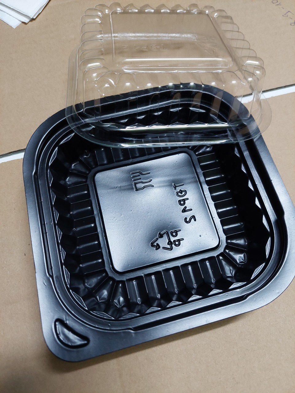 50 - 100 Hộp nhựa Đế Đen Ht12