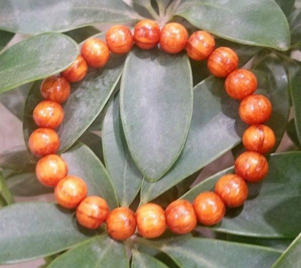 Vòng đeo tay phong thủy gỗ Huyết Long 8li - phát quang đỏ rực