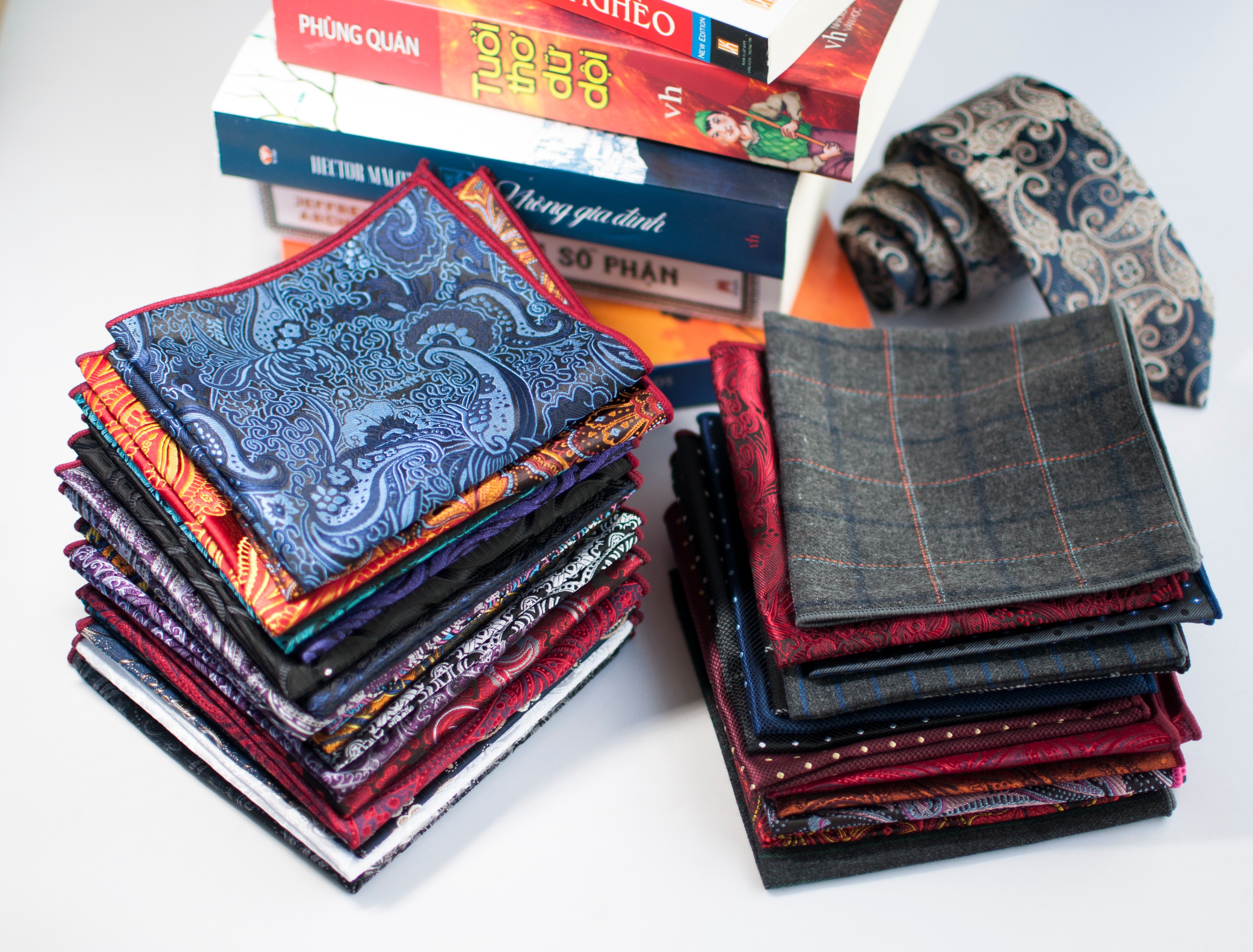 Khăn Cài Túi Áo Vest họa tiết mẫu mã đẹp nhiều mầu sắc chất lượng cao giá tốt.