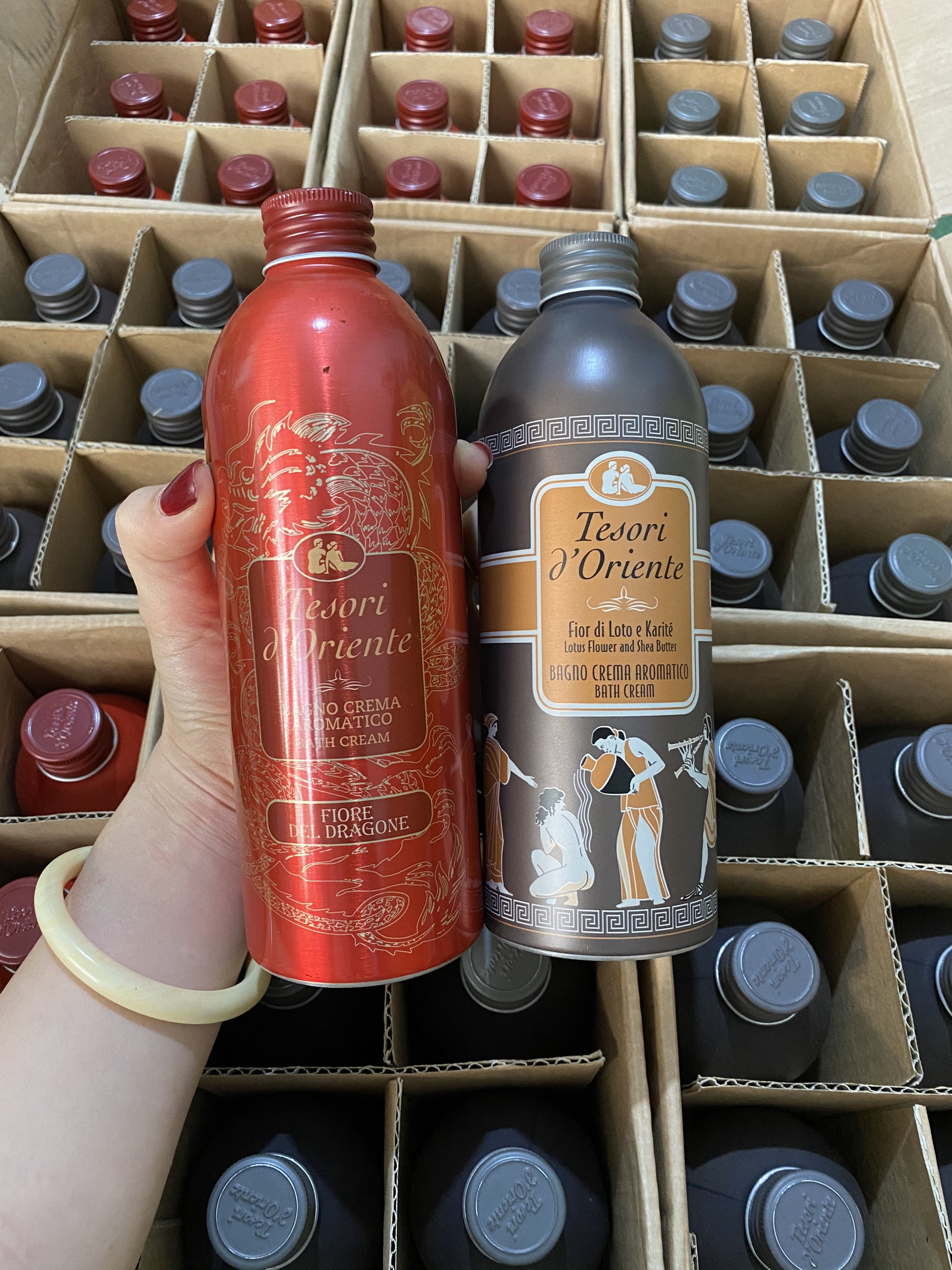 Sữa tắm nước hoa Tesori hoa sen dạng vòi 500ml hương thơm phương Đông quyến rũ mùi hương sẽ đưa bạn vào thế giới huyền bí và hấp dẫn