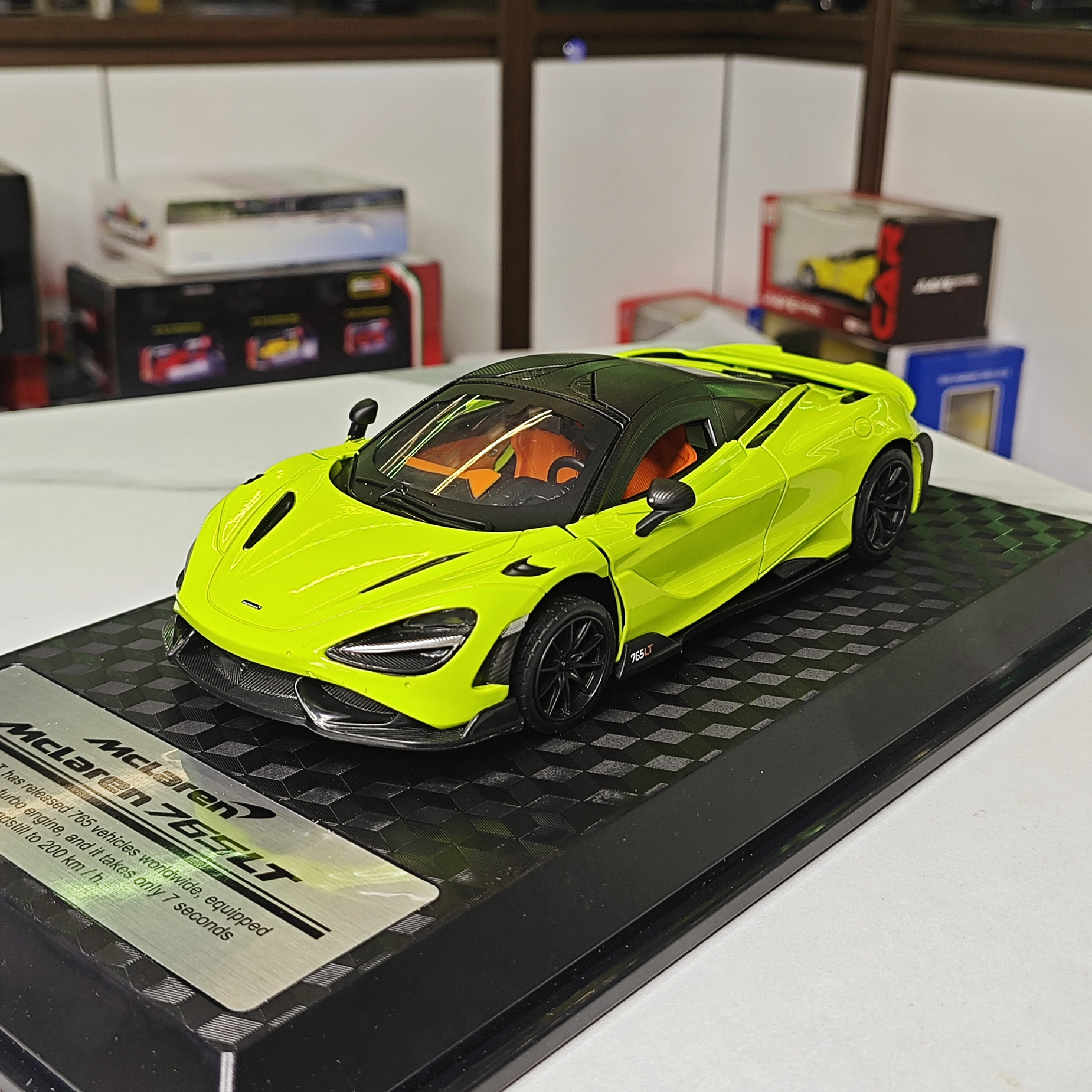 Mô hình xe ô tô hợp kim mclaren 765lt tỉ lệ 1:24 hãng msz 3 màu kèm đế