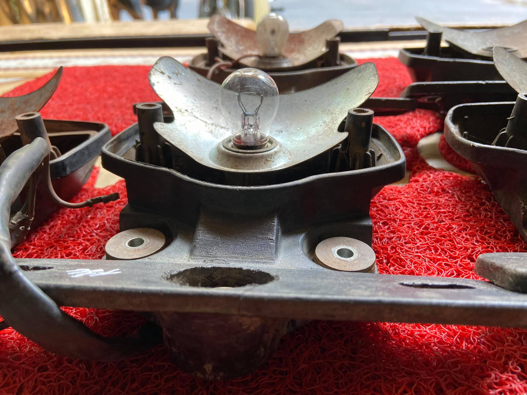 Đế đèn hậu honda chaly hàng tháo xe