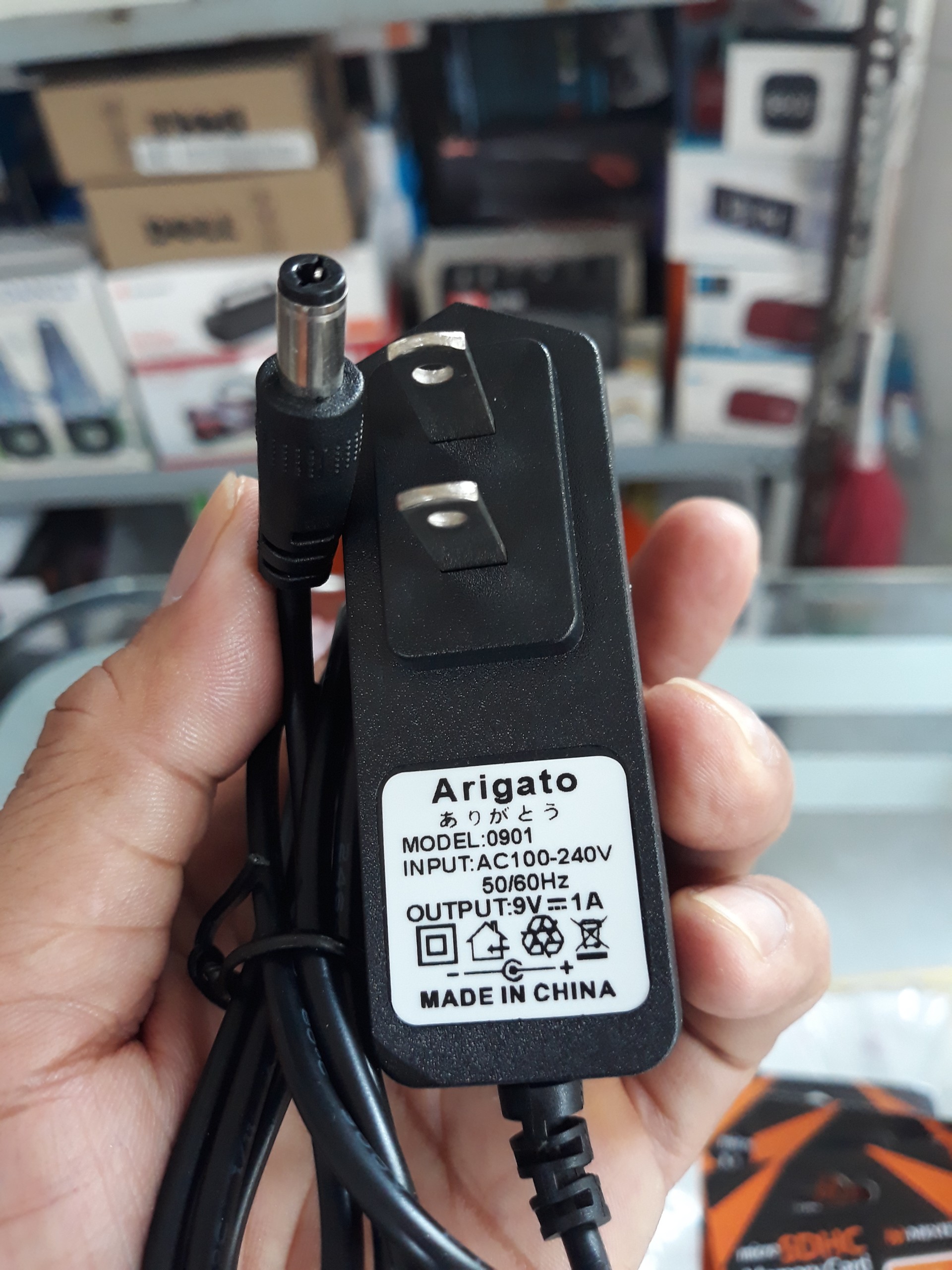 Nguồn adapter arigato 9v-1a dùng sạc loa, camera, modem -